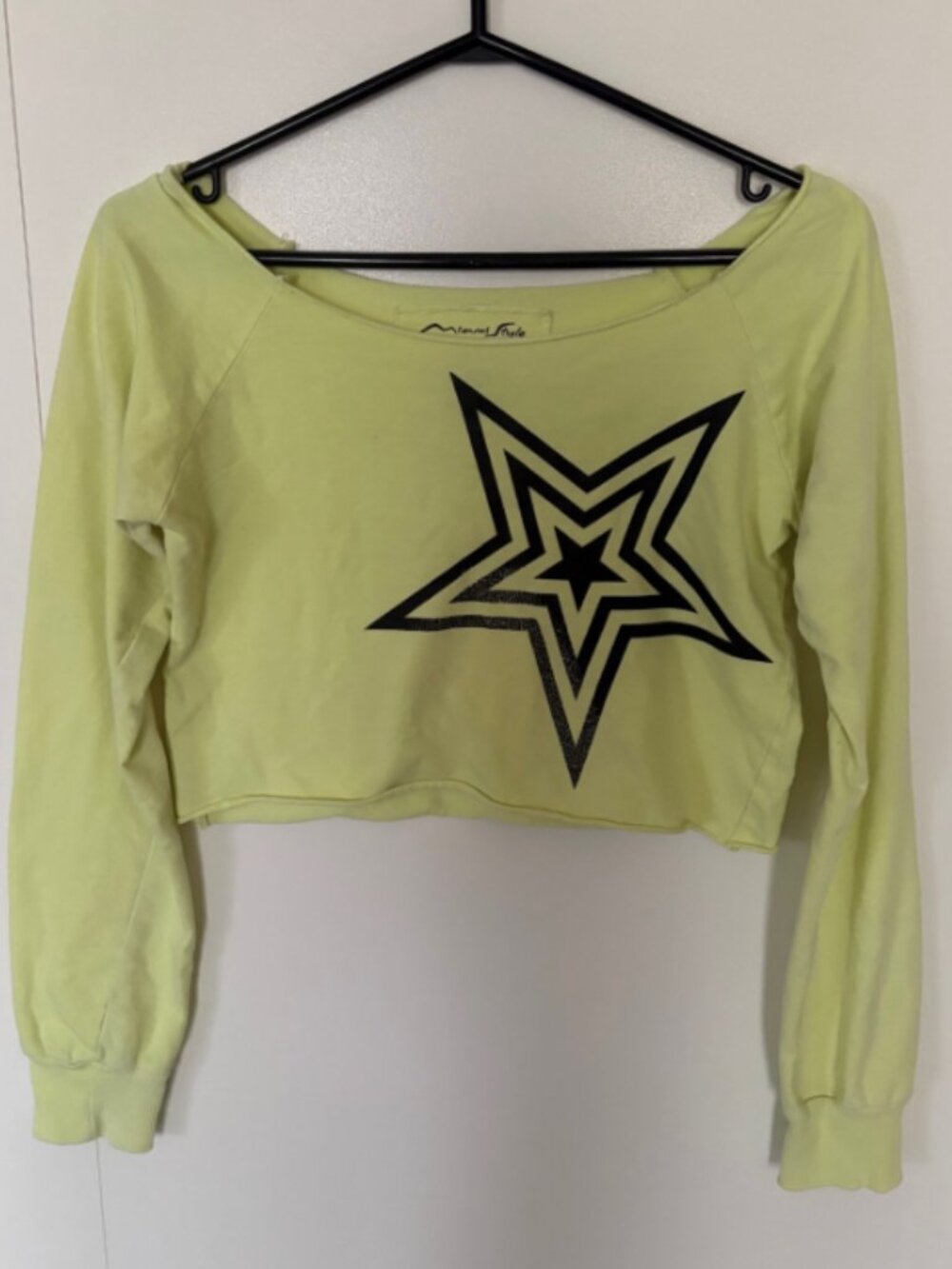 Yellow and Black Long-Sleeved Wide-Neck/Off the Shoulder Crop Top With Start Dec